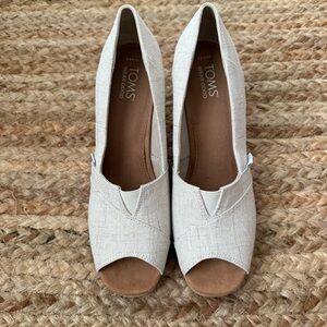 Tom’s Women’s Classic Beige Neutral Espadrille Wedge Peep Toe Sandal Size 9.5